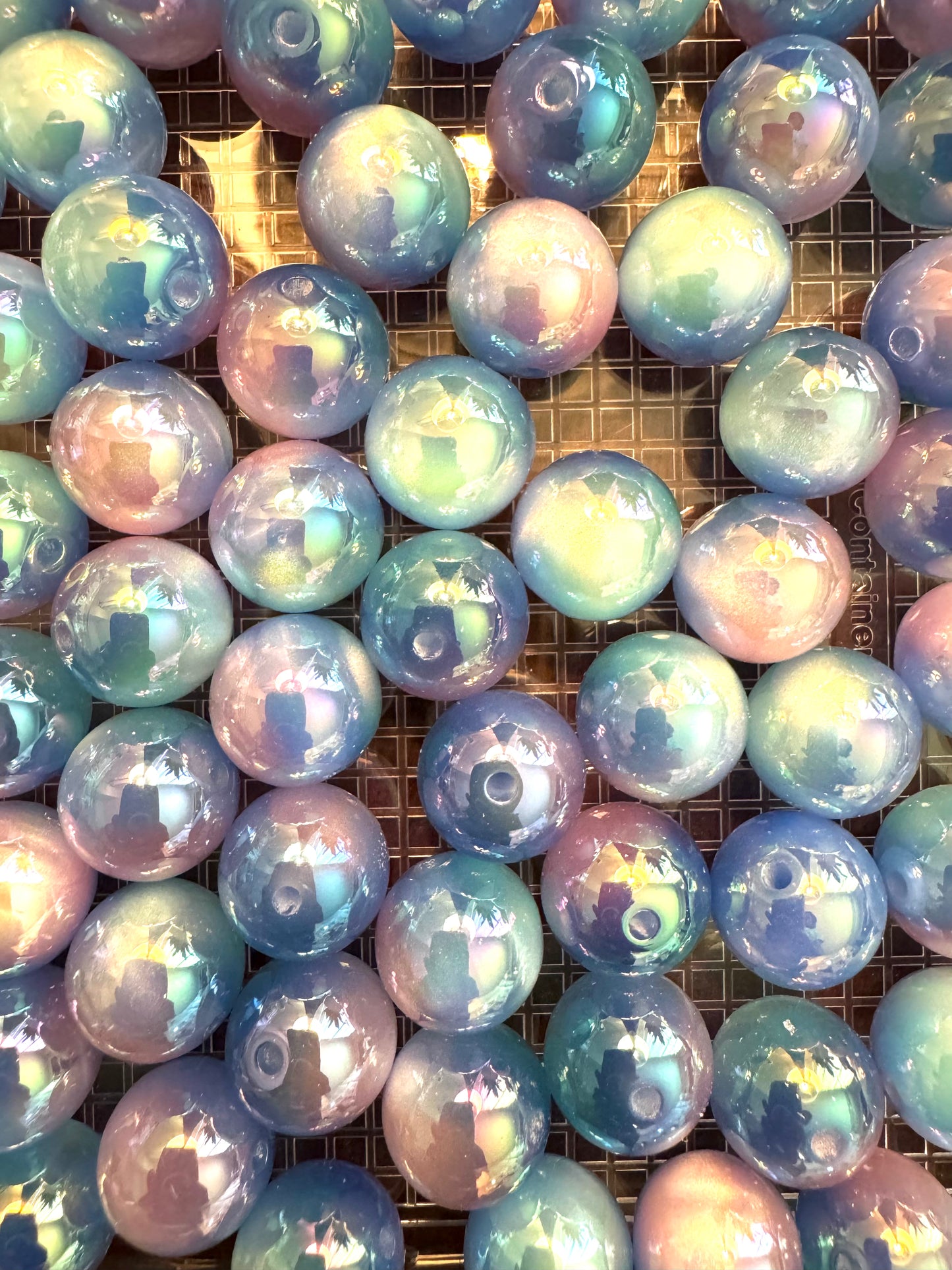 Cat eye blue/pink bead